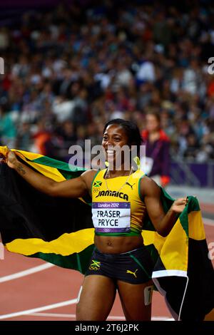 4. August 2012: Shelly Ann Fraser Price of Jamaica gewann nach dem Gewinn der Goldmedaille im 100-Meter-Finale der Frauen bei den Olympischen Spielen in London in einer Zeit von 10,75 Sekunden. Stockfoto