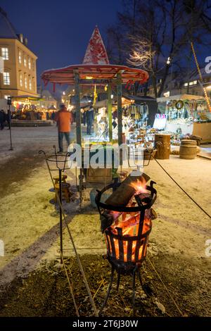 Deutschland, Baden-Württemberg, Durlach, Weihnachtsmarkt. Stockfoto