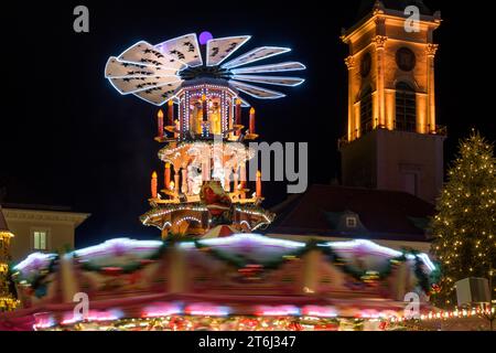 Deutschland, Baden-Württemberg, Karlsruhe, Weihnachtsmarkt. Stockfoto