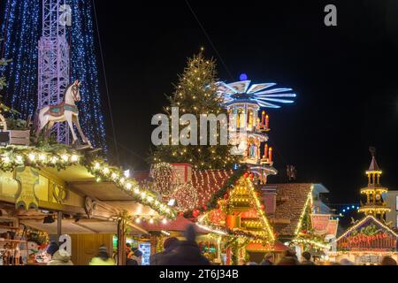 Deutschland, Baden-Württemberg, Karlsruhe, Weihnachtsmarkt. Stockfoto