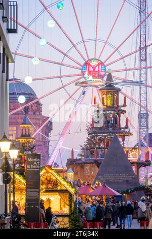 Deutschland, Baden-Württemberg, Karlsruhe, Weihnachtsmarkt. Stockfoto