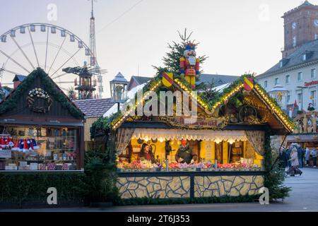 Deutschland, Baden-Württemberg, Karlsruhe, Weihnachtsmarkt. Stockfoto