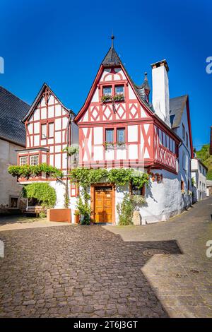 Historisches Fachwerkhaus in Ediger-Eller an der Untermosel, Region Calmont, Haus mit Erkerfenster Stockfoto