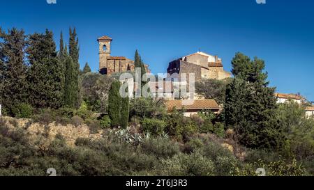 Blick auf Montouliers im Herbst. Stockfoto