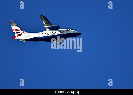 Marseille, Frankreich. November 2023. Ein Flugzeug von British Airways kommt am Flughafen Marseille Provence an. (Foto: Gerard Bottino/SOPA Images/SIPA USA) Credit: SIPA USA/Alamy Live News Stockfoto