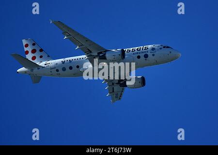 Marseille, Frankreich. November 2023. Ein Flugzeug von Brussels Airlines kommt am Flughafen Marseille Provence an. (Foto: Gerard Bottino/SOPA Images/SIPA USA) Credit: SIPA USA/Alamy Live News Stockfoto