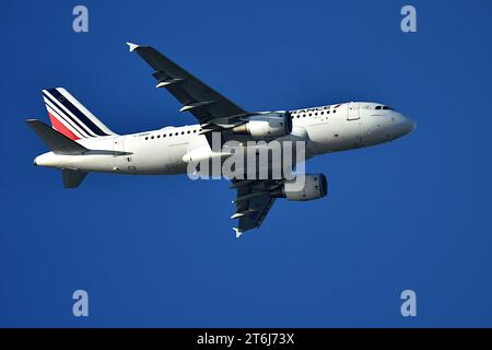 Marseille, Frankreich. November 2023. Ein Flugzeug der Air France kommt am Flughafen Marseille Provence an. (Foto: Gerard Bottino/SOPA Images/SIPA USA) Credit: SIPA USA/Alamy Live News Stockfoto