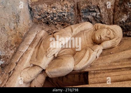 Grab von Juan Garcia de Cuevas Rubias in der Stiftskirche San COSME y San Damian, Saint Cosmas und Saint Damian, Covarrubias, Provinz von Stockfoto