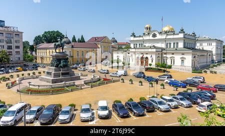 Nationalversammlung der Republik Bulgarien und Denkmal für den Befreier des Zaren, Boulevard Zar Osvobodite, Stadtzentrum, Sofia, Republik Bulgarien Stockfoto