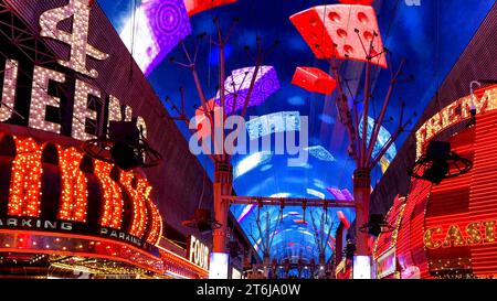 Las Vegas, USA; 18. Oktober 2023: Die berühmte Fremont Street, der älteste Teil dieser Stadt im Bundesstaat Nevada, in den Vereinigten Staaten von AME Stockfoto