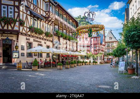 Stadt Bacharach am Mittelrhein, alte Fachwerkhäuser in der Kernstadt, Altkölnischer Hof und altes Haus. Stockfoto