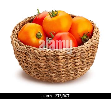 Korbweg für Tomatenmischung isoliert auf weiß Stockfoto