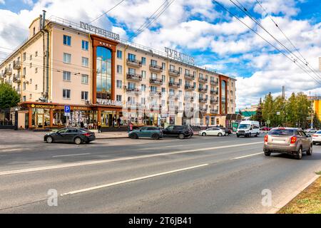 Cheboksary Stadtlandschaft Lenin Avenue und Chuvashia Hotel Stockfoto