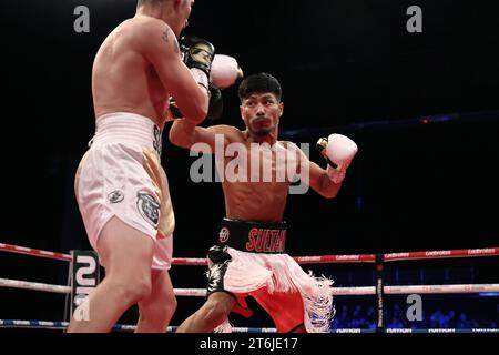 Brighton, Großbritannien. November 2023. Sultan Zaurbek vs. Sergio Martin Sosa während des WBO Global Super Federgewicht Titels im Brighton Centre. Quelle: James Boardman/Alamy Live News Stockfoto