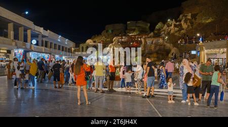 Der Alte Markt in Sharm El Sheikh, Ägypten, ist ein traditioneller Markt, der bis in die Antike zurückreicht, mit Blick auf die Nacht. Stockfoto