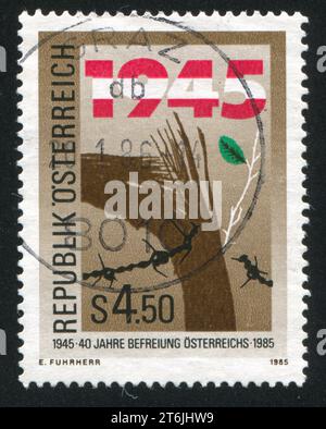 ÖSTERREICH - UM 1985: Stempel von Österreich, zeigt gebrochenen Baum, um 1985 Stockfoto