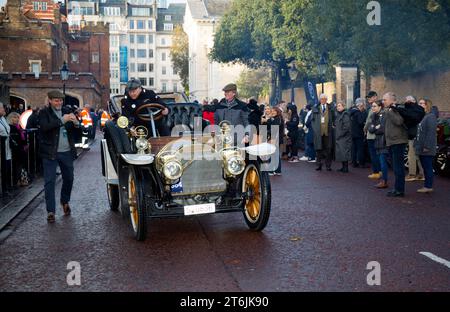 Teilnehmer 364 1904 Mercedes London zum Brighton Veteran Car Run Concours Marlborough Road St James's London Stockfoto