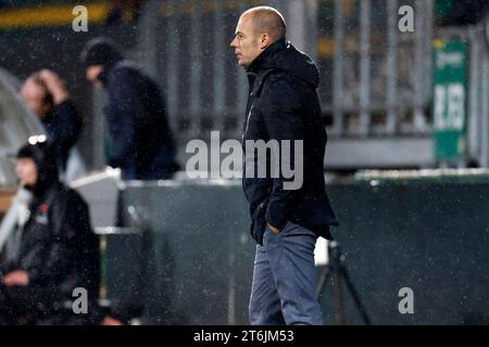 SITTARD, NIEDERLANDE - 10. NOVEMBER: Danny Buijs Cheftrainer von Fortuna Sittard trainiert seine Spieler während des Spiels zwischen Fortuna Sittard und Heracles Almelo im Fortuna Sittard Stadion am 10. November 2023 in Sittard. (Foto von Orange Pictures) Credit: Orange Pics BV/Alamy Live News Stockfoto