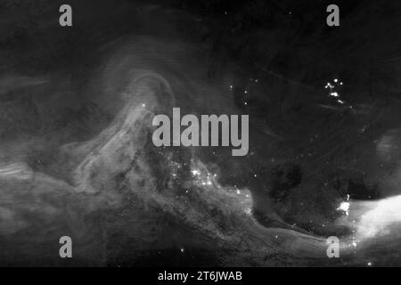 Kanada. November 2023. Der VIIRS-Sensor (Visible Infrared Imaging Radiometer Suite) auf dem NPP-Satelliten NOAA-NASA Suomi hat dieses Bild der aurora Borealis über Westkanada um 3:23 Uhr Mountain Time um 10:23 Uhr Universal Time am 5. November 2023 aufgenommen. Die aurora war so hell in Edmonton, Kanada, dass sie fast den Satellitensensor sättigte. Die Veranstaltung setzte sich bis zum nächsten Abend fort, als der Himmel in Glasgow, Montana, mit rosa und grünem Licht tanzte. Die Lichter waren besonders hell in der Nähe der kanadischen Grenze und in Alaska, waren aber auch schwach sichtbar bis nach Texas. (Guthaben Stockfoto