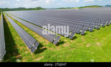 COP26 Anlagen für erneuerbare Energien 2023, Solarpark Stockfoto