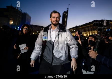 Turin, Italien. 10. November 2023. Daniil Medwedew aus Russland nimmt am Blauen Teppich des Nitto ATP Finals 2023 Teil. Quelle: Nicolò Campo/Alamy Live News Stockfoto