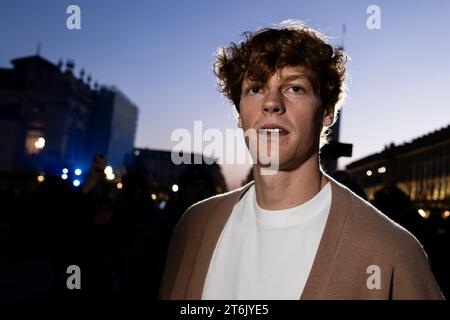 Turin, Italien. 10. November 2023. Jannik Sinner aus Italien nimmt am Blauen Teppich des Nitto ATP Finals 2023 Teil. Quelle: Nicolò Campo/Alamy Live News Stockfoto