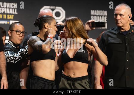 Jessica Andrade, Mackenzie Dern während des UFC 295 Zeremonial Wiegh-in im Theater im Madison Square Garden am 10. November 2023 in New York City. Stockfoto