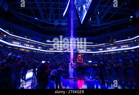 10. November 2023, Sacramento, CA, USA: Sacramento Kings Dancer jubeln mit dem Beam is Lite an, um den Sieg über den Oklahoma City Thunder im Golden 1 Center am Freitag, 10. November 2023 in Sacramento zu feiern. (Kreditbild: © Paul Kitagaki Jr./ZUMA Press Wire) NUR REDAKTIONELLE VERWENDUNG! Nicht für kommerzielle ZWECKE! Stockfoto