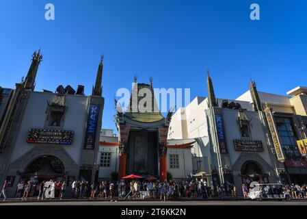 Grauman's Chinese Theatre am Hollywood Boulevard an einem Sommertag - Los Angeles, Kalifornien Stockfoto