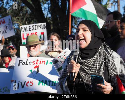 Canberra, Australien, 10. November 2023. Rund 200 Demonstranten versammeln sich vor der israelischen Botschaft und marschieren zur US-Botschaft, um einen sofortigen Waffenstillstand zu fordern und Israel die Belagerung von Gaza aufzuheben. Quelle: Leo Bild/Alamy Live News Stockfoto