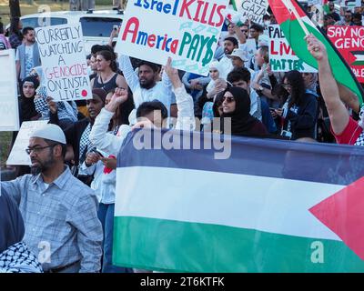 Canberra, Australien, 10. November 2023. Rund 200 Demonstranten versammeln sich vor der israelischen Botschaft und marschieren zur US-Botschaft, um einen sofortigen Waffenstillstand zu fordern und Israel die Belagerung von Gaza aufzuheben. Quelle: Leo Bild/Alamy Live News Stockfoto