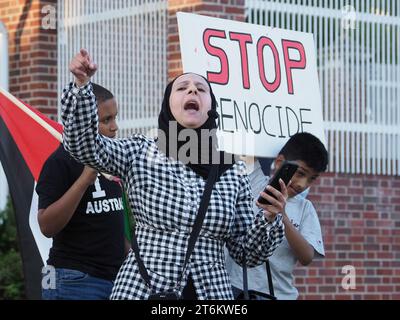 Canberra, Australien, 10. November 2023. Rund 200 Demonstranten versammeln sich vor der israelischen Botschaft und marschieren zur US-Botschaft, um einen sofortigen Waffenstillstand zu fordern und Israel die Belagerung von Gaza aufzuheben. Quelle: Leo Bild/Alamy Live News Stockfoto