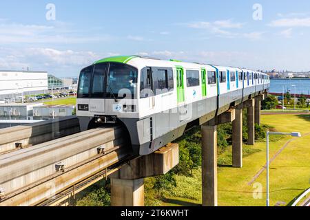 Tokio, Japan - 25. September 2023: Tokio Monorail-Zug am Flughafen Haneda in Tokio, Japan. Stockfoto