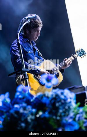 Mailand, Italien. November 2023. NOEL GALLAGHER's HIGH FLYING BIRDS tritt live auf der Bühne des Mediolanum Forum während der „2023 UK & European Tour“ auf. Stockfoto