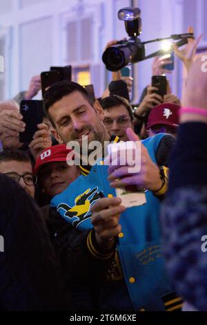 Turin, Italien. November 2023. Der Tennisspieler Novak Djokovic trifft seine Fans auf der Piazza Castello, Turin, vor dem Nitto ATP Finals 2023, die mit Marco Destefanis/Alamy Live News beginnen Stockfoto