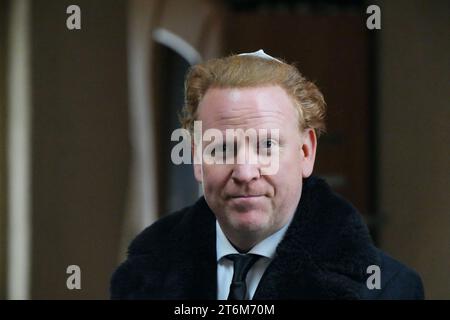 9. November 2023, Brandenburg, Potsdam: Der irisch-deutsche Geiger Daniel Hope, fotografiert auf dem Jüdischen Friedhof in Potsdam. Foto: Soeren Stache/dpa Stockfoto