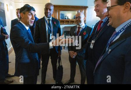 BLETCHLEY PARK, BUCKINGHAMSHIRE, ENGLAND, Großbritannien - 02. November 2023 - der britische Premierminister Rishi Sunak trifft Technologiegründer und CEOs der AI Stockfoto
