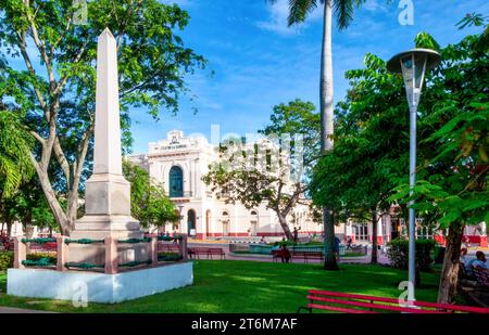 Santa Clara, Kuba, 2011, Monolith-Denkmal für Pater Conyedo im Leoncio Vidal Park Stockfoto
