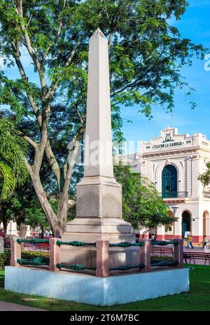 Santa Clara, Kuba, 2011, Monolith-Denkmal für Pater Conyedo im Leoncio Vidal Park Stockfoto