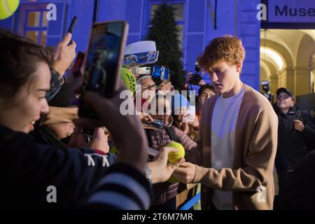 Turin, Italien. November 2023. Tennisspieler Jannik Sinner trifft seine Fans auf der Piazza Castello, Turin, vor dem Nitto ATP Finals 2023, die mit Marco Destefanis/Alamy Live News beginnen Stockfoto