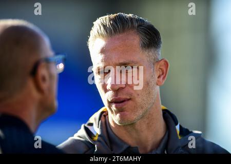 Peterborough, Großbritannien. November 2023. Michael Morrison (5 Cambridge United) während des Spiels der Sky Bet League 1 zwischen Peterborough und Cambridge United in der London Road, Peterborough am Samstag, den 11. November 2023. (Foto: Kevin Hodgson | MI News) Credit: MI News & Sport /Alamy Live News Stockfoto