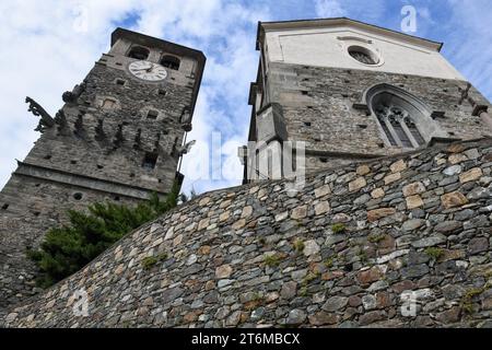 Blick auf die Kirche saint Egidio auf Verres in Aosta velley, Italien Stockfoto