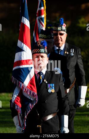 Edinburgh, Schottland, Großbritannien. November 2023. Flaggenträger bei der Gedenkfeier im Garden of Remembrance in den East Princes Street Gardens in Edinburgh. Iain Masterton/Alamy Live News Stockfoto