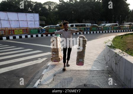 Dhaka Bangladesch 11. November2023. Straßenhändler in Bangladesch. Dieses Foto wurde von bijoy sarani in dhaka aufgenommen. Nazmul islam / alamy Live News Stockfoto