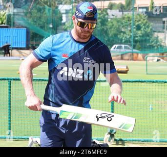 Bangalore, Indien. November 2023. ICC Men’s Cricket World Cup INDIEN 2023: Trainingssitzung von Neuseeland, Indien und Irland fand heute statt. Einige Bilder aus dem gleichen..NZ Philip Credit: Seshadri SUKUMAR/Alamy Live News Stockfoto