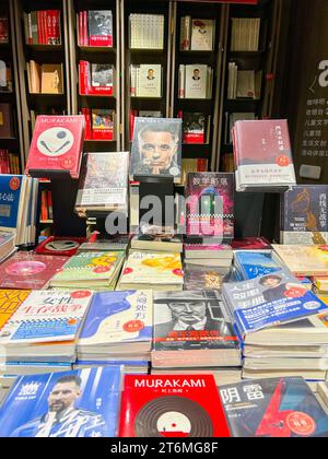 Peking, China, Detail, Bücher auf dem Display, französisches Kaufhaus „Galeries Lafayette“ Chinesische Buchhandlung, Präsident Xi Buch, Shopping asia Choice Stockfoto