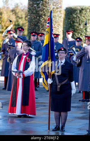 National Memorial Arboretum, Großbritannien. November 2023. Die Prinzessin Royal nimmt zusammen mit ehemaligen Soldaten und Frauen und Mitgliedern der Öffentlichkeit am Waffenstillstandsdienst Teil, um an diejenigen zu erinnern, die gedient und geopfert haben. Credit Mark Lear / Alamy Live News Stockfoto