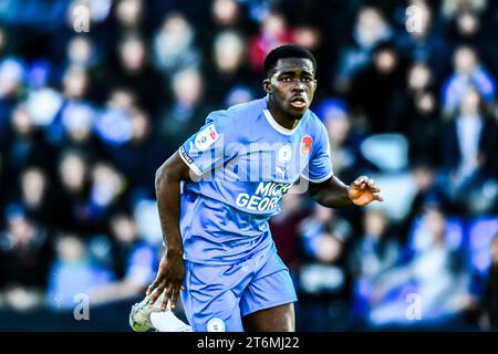 Peterborough, Großbritannien. November 2023. Kwame Poku (11 Peterborough United) tritt am Samstag, den 11. November 2023, beim Spiel der Sky Bet League 1 zwischen Peterborough und Cambridge United in der London Road in Peterborough an. (Foto: Kevin Hodgson | MI News) Credit: MI News & Sport /Alamy Live News Stockfoto