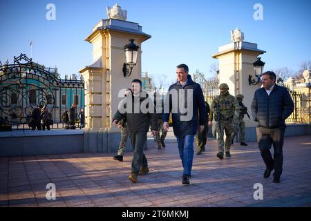 KIEW, UKRAINE - 23. Februar 2023 - der spanische Premierminister Pedro Sanchez während eines Besuchs in der Ukraine zu einem Treffen mit dem Präsidenten der Ukraine Wolodymyr Ze Stockfoto