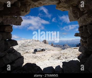 Blick auf die Schutzhütte Boè, Dolomiten, Italien Stockfoto